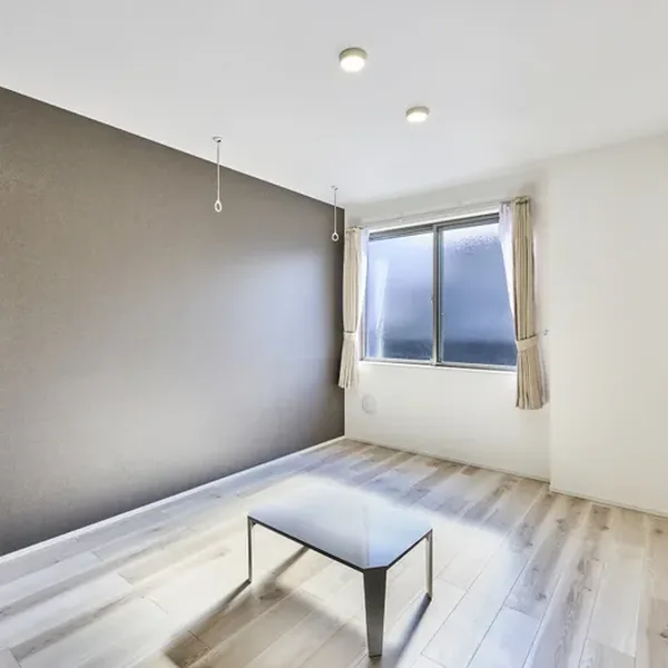 即住み工場ナビが紹介する寮付き求人の個室リビングの例